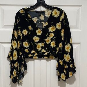 NWT Forever 21 Black Daisy Print crop top Blouse